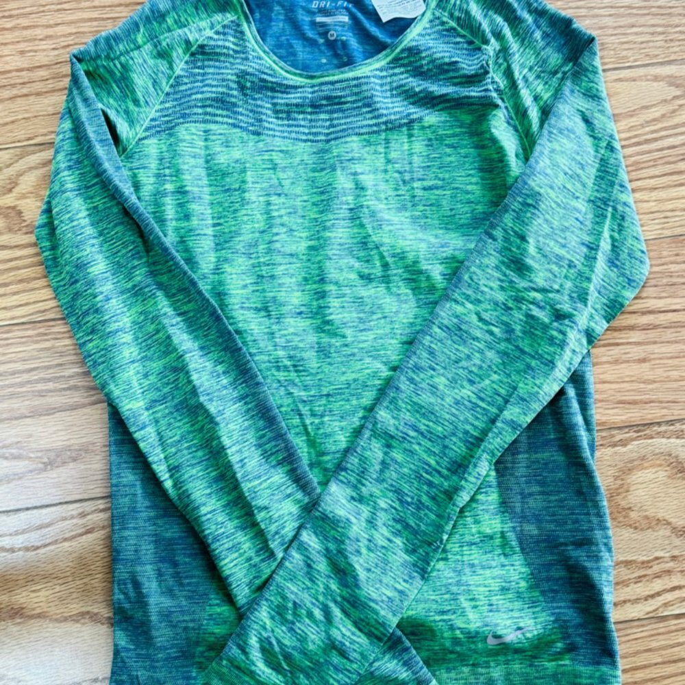 Nike dri-fit knit women’s size medium
